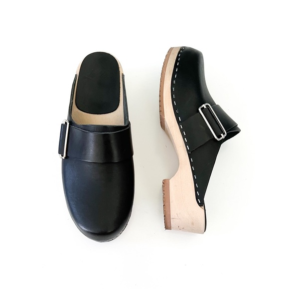 Lotta Classic Elsa Clogs with Wide Buckle - Picture 1 of 15